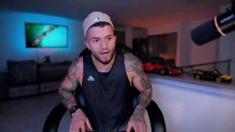 Snapshot of frankfarrellx chatting on September 8, 11:15 pm Frank Farrell. Hey remember to give me a thumbs up Ty online show from September 8, 11:15 pm