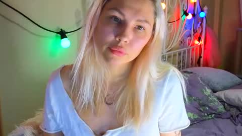 Snapshot of frankiefoxie chatting on February 24, 2:04 pm Franky online show from February 24, 2:04 pm