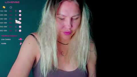 Snapshot of frankiefoxie chatting on October 16, 4:19 pm Franky online show from October 16, 4:19 pm