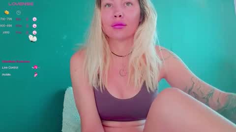 Snapshot of frankiefoxie chatting on October 19, 2:34 am Franky online show from October 19, 2:34 am