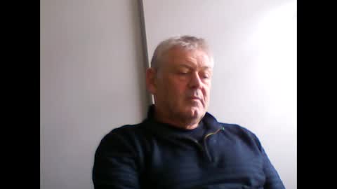 frannkboy61 online show from May 14, 9:16 am