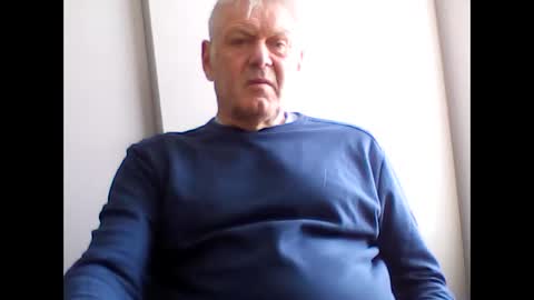 frannkboy61 online show from May 19, 8:20 am