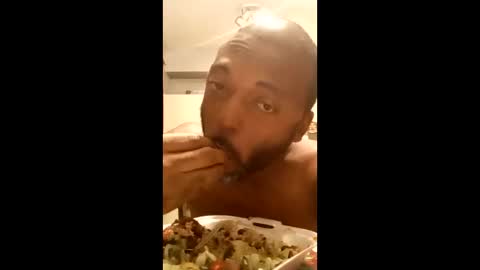 Snapshot of freakeazy chatting on January 9, 2:36 am freakeazy online show from January 9, 2:36 am