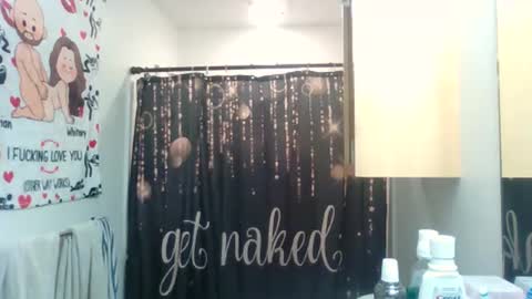 Snapshot of freakishlittleeyes chatting on March 6, 6:37 pm Freakishlittleeyes online show from March 6, 6:37 pm