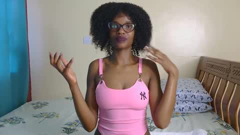 Snapshot of freakky_nessa chatting on December 8, 6:22 am Nessa-Independent model online show from December 8, 6:22 am