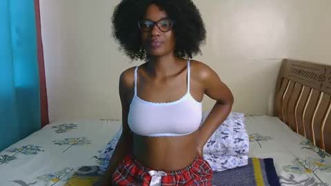 Snapshot of freakky_nessa chatting on December 9, 6:12 am Nessa-Independent model online show from December 9, 6:12 am
