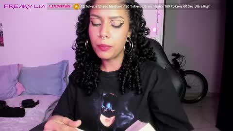 Snapshot of freaky_lia chatting on February 25, 2:58 am Lia Gomez online show from February 25, 2:58 am