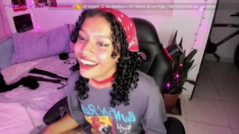 Snapshot of freaky_lia chatting on February 26, 2:26 am Lia Gomez online show from February 26, 2:26 am