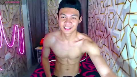 Snapshot of freakymarkxxx chatting on June 15, 3:14 pm Mark online show from June 15, 3:14 pm