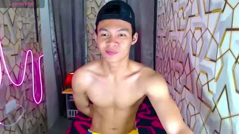 Snapshot of freakymarkxxx chatting on June 19, 3:38 pm Mark online show from June 19, 3:38 pm