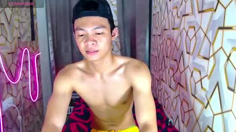 Snapshot of freakymarkxxx chatting on June 20, 11:24 am Mark online show from June 20, 11:24 am