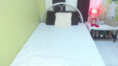 Snapshot of freakyzaecummerxxx chatting on November 28, 2:36 am Freakyzae online show from November 28, 2:36 am