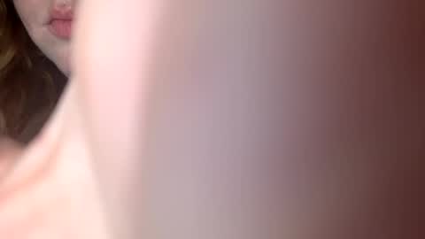 Snapshot of freckledfreaks chatting on February 8, 8:31 am Me Myself Irene online show from February 8, 8:31 am