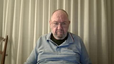 Snapshot of fredaldavid chatting on December 19, 6:34 pm David Fredal online show from December 19, 6:34 pm