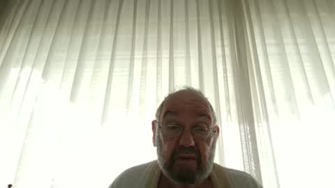 Snapshot of fredaldavid chatting on January 8, 9:32 am David Fredal online show from January 8, 9:32 am