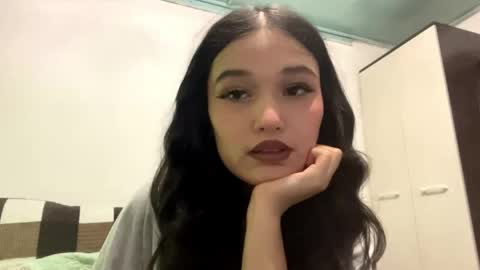 Mia online show from May 28, 4:15 pm