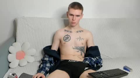 Snapshot of fredd_xanderrs chatting on January 11, 5:31 am fredd_xanderrs online show from January 11, 5:31 am