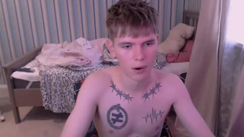 Snapshot of fredd_xanderrs chatting on October 13, 2:28 pm fredd_xanderrs online show from October 13, 2:28 pm
