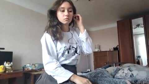 Mia online show from October 3, 11:40 am