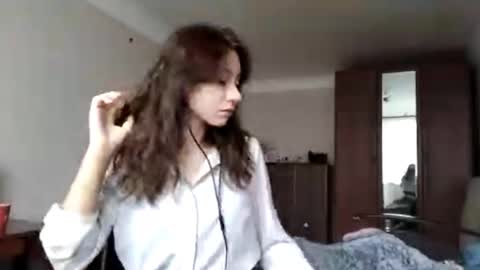 Mia online show from October 22, 7:30 am