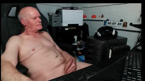 Snapshot of freecamdick chatting on November 24, 1:22 pm freecamdick online show from November 24, 1:22 pm