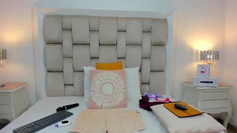 Snapshot of frehia_dimou chatting on September 28, 3:06 pm Frehia online show from September 28, 3:06 pm