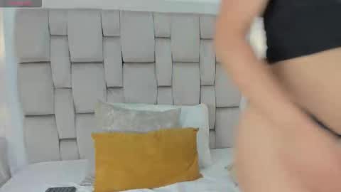 Snapshot of frehia_dimou chatting on October 25, 11:40 am Frehia online show from October 25, 11:40 am