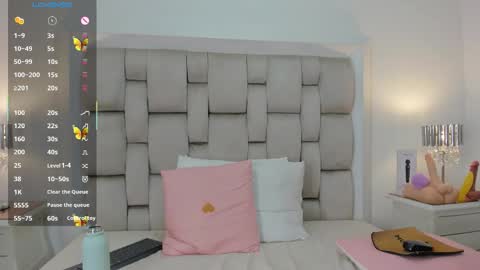 Snapshot of frehia_dimou chatting on January 9, 4:04 am Frehia online show from January 9, 4:04 am