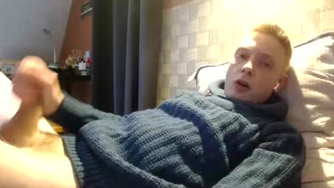 Snapshot of french59121 chatting on December 17, 3:28 pm Antoine online show from December 17, 3:28 pm