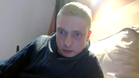 Snapshot of french59121 chatting on December 17, 7:48 pm Antoine online show from December 17, 7:48 pm