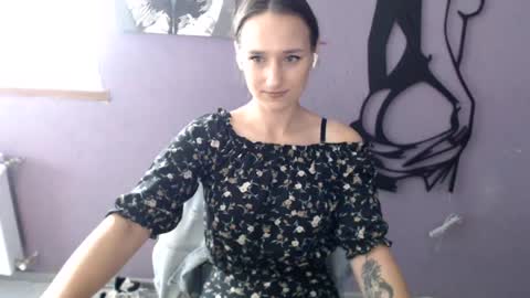 Snapshot of french_girlll chatting on July 22, 6:27 am Madison online show from July 22, 6:27 am