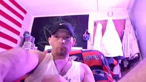 Snapshot of fresh10ne7 chatting on April 7, 8:37 am fresh10ne7 online show from April 7, 8:37 am