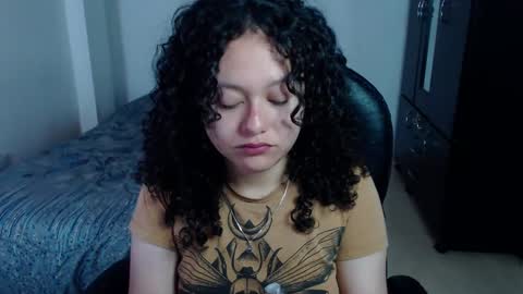 Snapshot of freud_x_louise1 chatting on December 7, 6:54 am Louise online show from December 7, 6:54 am