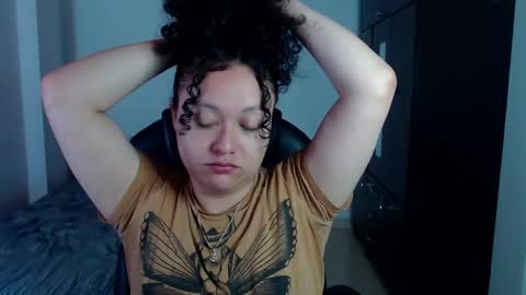 Snapshot of freud_x_louise1 chatting on December 22, 1:34 am Louise online show from December 22, 1:34 am