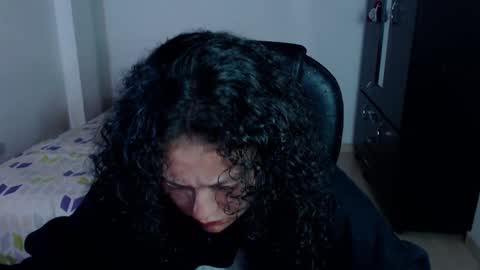Snapshot of freud_x_louise1 chatting on January 27, 4:09 am Louise online show from January 27, 4:09 am