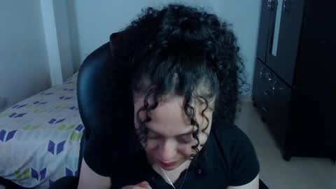 Snapshot of freud_x_louise1 chatting on February 27, 5:02 am Louise online show from February 27, 5:02 am