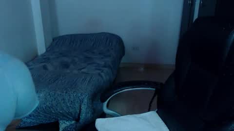 Snapshot of freud_x_louise1 chatting on September 15, 12:10 am Louise online show from September 15, 12:10 am