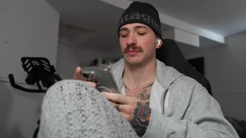 Snapshot of frewfun chatting on March 10, 7:18 pm cameron online show from March 10, 7:18 pm