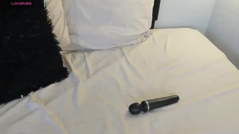 Snapshot of freya_blaze chatting on February 14, 5:26 am freya_blaze online show from February 14, 5:26 am