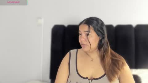 Snapshot of freya_blaze chatting on February 18, 3:57 am freya_blaze online show from February 18, 3:57 am