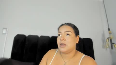 Snapshot of freya_blaze chatting on February 27, 4:34 am freya_blaze online show from February 27, 4:34 am