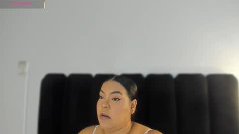 Snapshot of freya_blaze chatting on March 12, 4:51 am freya_blaze online show from March 12, 4:51 am