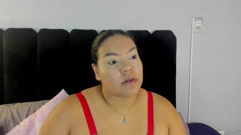 Snapshot of freya_blaze chatting on March 24, 4:50 am freya_blaze online show from March 24, 4:50 am