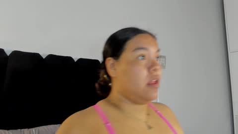 Snapshot of freya_blaze chatting on March 30, 3:40 am freya_blaze online show from March 30, 3:40 am