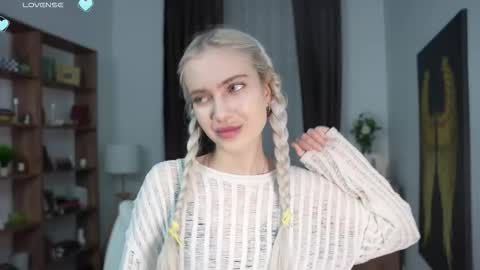 Freya online show from March 19, 7:40 pm