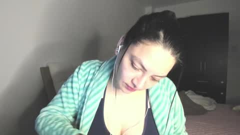 Snapshot of freya_shaik_ chatting on February 21, 3:01 am freya_shaik_ online show from February 21, 3:01 am