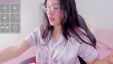 Snapshot of freya_sweet09 chatting on June 20, 7:22 am freya_sweet09 online show from June 20, 7:22 am