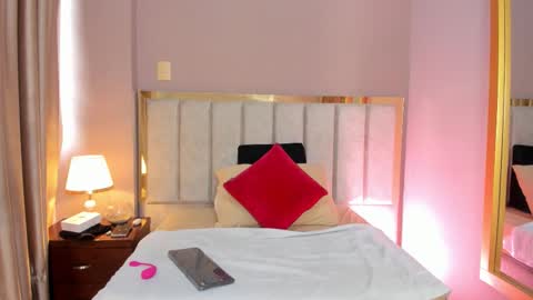 Snapshot of freyacameron chatting on March 21, 12:32 pm Freya Cameron online show from March 21, 12:32 pm