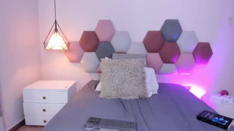 Snapshot of freyacameron chatting on March 29, 2:17 pm Freya Cameron online show from March 29, 2:17 pm