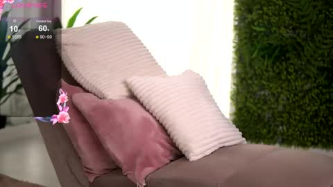 freyaheart online show from May 1, 6:40 am